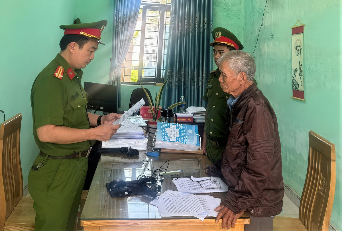 Khởi tố đối tượng đăng hơn 300 bài viết sai sự thật trên facebook Khoi to doi tuong dang hon 300 bai viet sai su that tren facebook