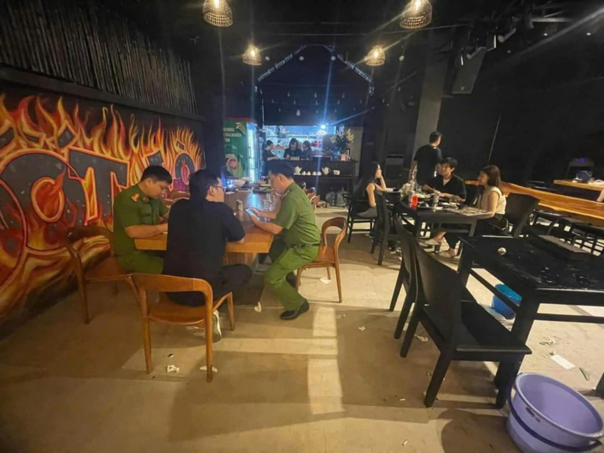 Đà Nẵng: Kiểm tra phố ăn nhậu hoạt động quá giờ, gây ồn ào - Hình 2 Da Nang: Kiem tra pho an nhau hoat dong qua gio, gay on ao-Hinh-2