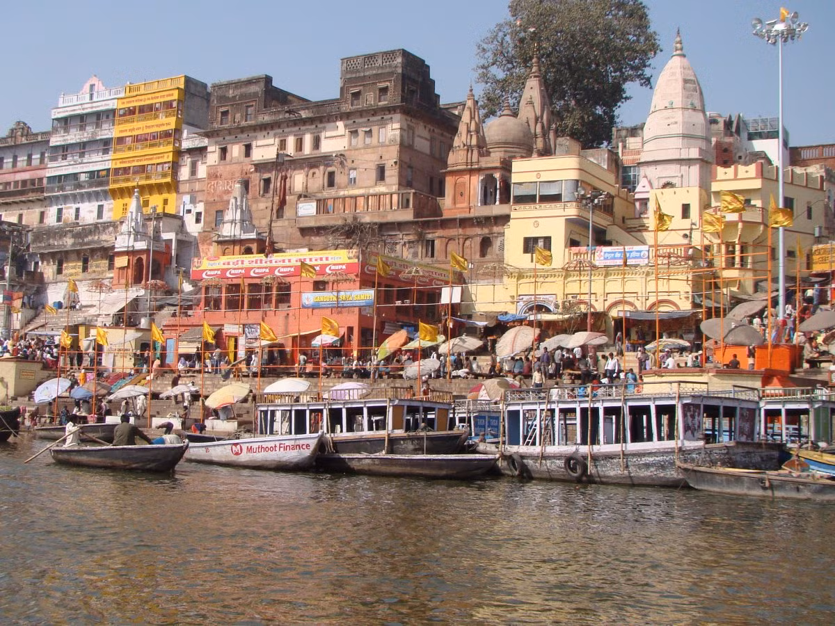 Do vậy, mặc quần áo dài là cách đơn giản nhất để thể hiện sự tôn trọng với người dân ở đây.