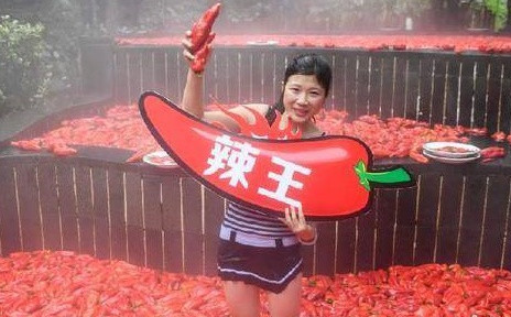 Nguoi phu nu an 20 qua ot trong 1 phut va ket kho tin-Hinh-3