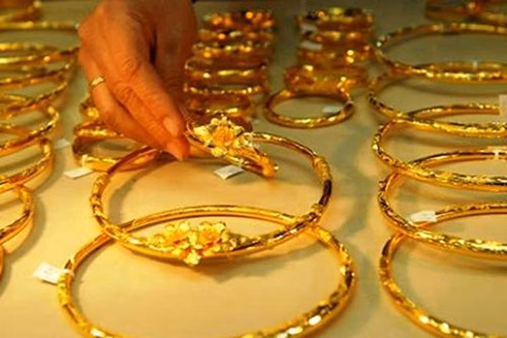 Gia vang hom nay 16/12: Giam manh nhat 1 thang qua