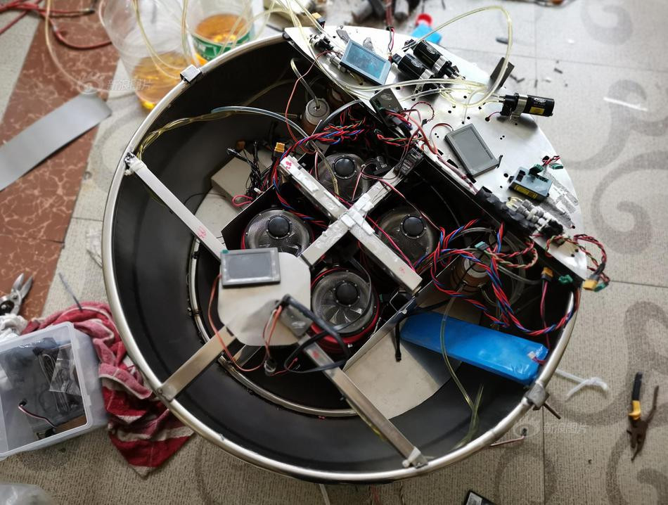 Chuyen la hom nay: Tu lam dia bay, nguoi dan ong bi tom boi....-Hinh-3