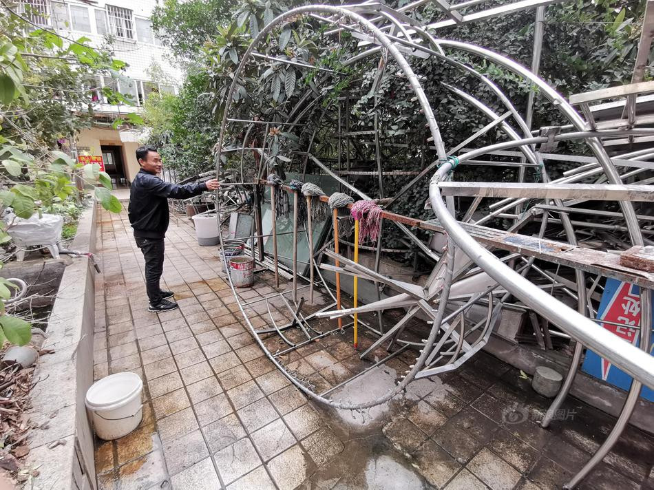 Chuyen la hom nay: Tu lam dia bay, nguoi dan ong bi tom boi....-Hinh-4