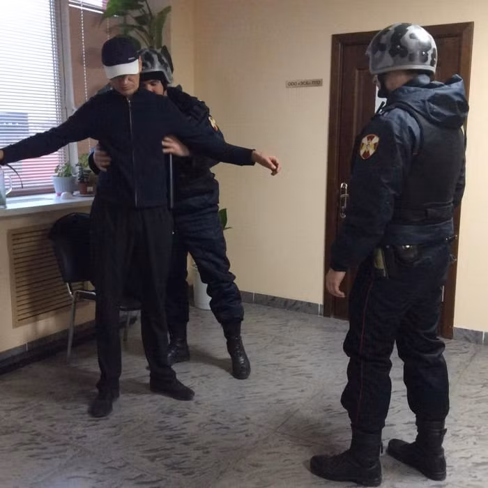 Chuyen la hom nay: Di trom ngu luon... nha chu vi dieu chet cuoi