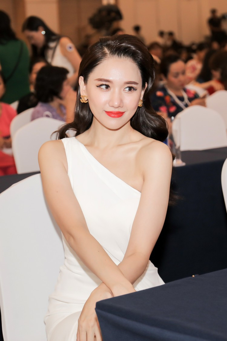 Hari Won dang muon tiem ngoi Nu hoang tham do Vbiz?-Hinh-4