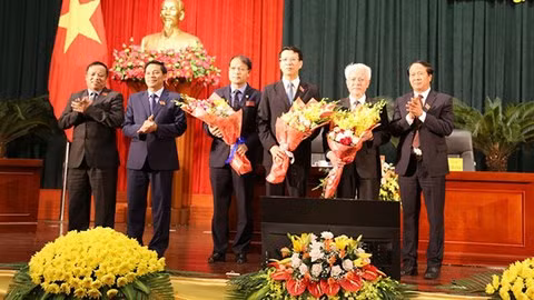 Mien nhiem Pho Chu tich UBND TP Hai Phong vi ly do suc khoe