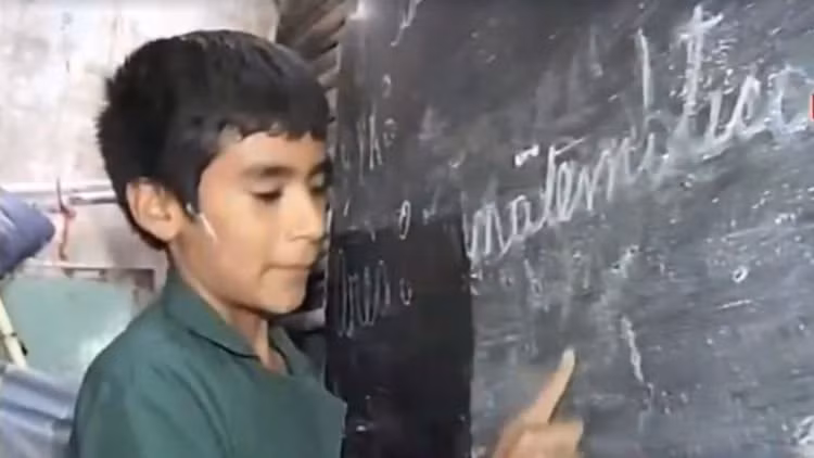 Cậu bé 12 tuổi tự mở trường học, người lớn cũng phải phục Cau be 12 tuoi tu mo truong hoc, nguoi lon cung phai phuc