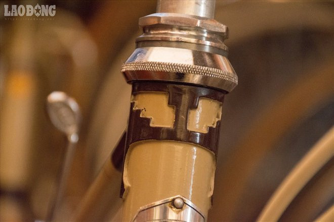 Gần hai mươi năm, ông lăn lội khắp các nước châu Âu để tìm kiếm và mua những chiếc xe đạp mà ông ưng ý. Nghe ở đâu có xe đạp Peugeot cổ, nguyên bản, ông lại tìm mua bằng được.