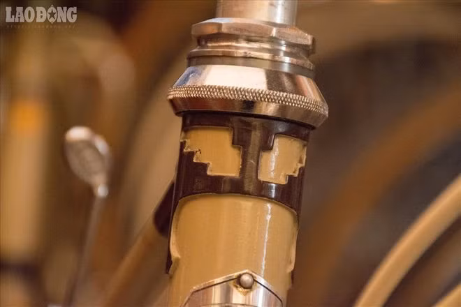 Gần hai mươi năm, ông lăn lội khắp các nước châu Âu để tìm kiếm và mua những chiếc xe đạp mà ông ưng ý. Nghe ở đâu có xe đạp Peugeot cổ, nguyên bản, ông lại tìm mua bằng được.