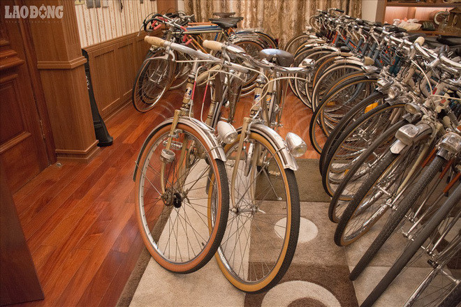 Quá trình ghép đôi không hề dễ dàng, không phải lúc nào ông Tình cũng tìm được những chiếc xe còn mới, nguyên bản. Đối với những chiếc xe chưa có đôi có cặp sẽ được xếp vào các nhóm: cùng màu, cùng đời, cùng size…