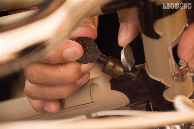 Theo ông Tình, các loại phụ tùng của loại xe khách không lắp được vào xe Peugeot, kể cả cùng là Peugeot nhưng khác đời vẫn không lắp được.