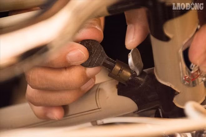 Theo ông Tình, các loại phụ tùng của loại xe khách không lắp được vào xe Peugeot, kể cả cùng là Peugeot nhưng khác đời vẫn không lắp được.