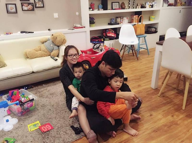 Đan Lê - Khải Anh từng là mối tình đầu của nhau, cả hai yêu nhau từ khi còn học chung trường phổ thông. Mối tình của họ được ví như ngôn tình đời thật vì lẽ đó.