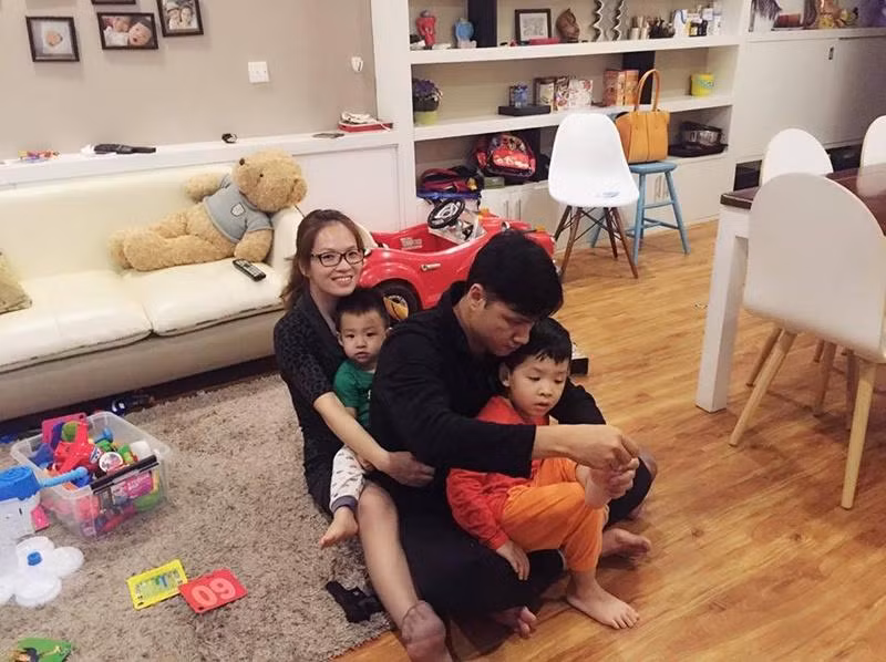 Đan Lê - Khải Anh từng là mối tình đầu của nhau, cả hai yêu nhau từ khi còn học chung trường phổ thông. Mối tình của họ được ví như ngôn tình đời thật vì lẽ đó.