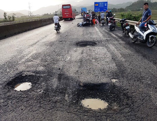 Dinh chi cong tac chi huy cong truong do de Quoc lo 1 nat nhu tuong-Hinh-2