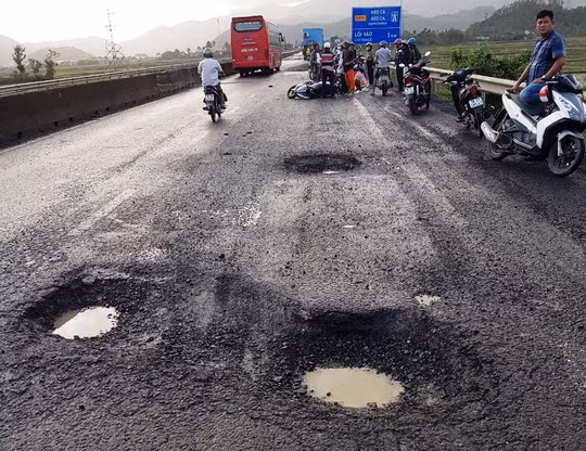 Dinh chi cong tac chi huy cong truong do de Quoc lo 1 nat nhu tuong-Hinh-2