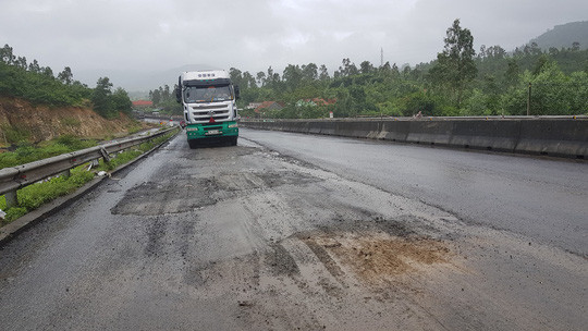 Dinh chi cong tac chi huy cong truong do de Quoc lo 1 nat nhu tuong-Hinh-4