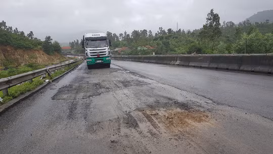 Dinh chi cong tac chi huy cong truong do de Quoc lo 1 nat nhu tuong-Hinh-4