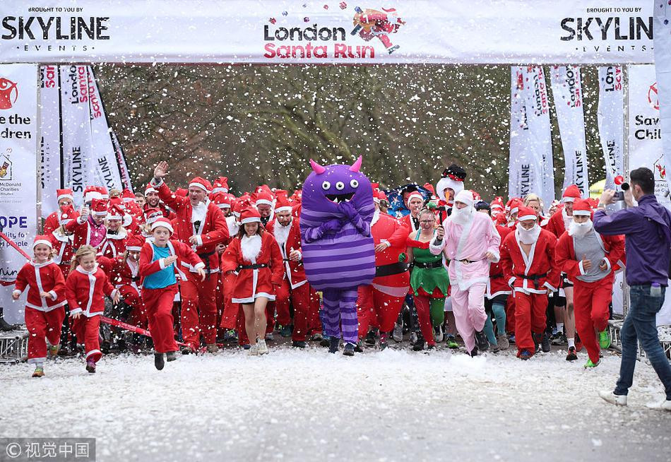 Được biết, ngoài London Santa Run còn có rất nhiều cuộc thi Santa Run khác được tổ chức ở các quốc gia khác nhau như Anh, Australia, Nhật, Mỹ, Hungary, Romania...