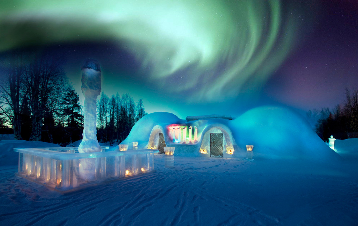 Thế nhưng, ấn tượng nhất có lẽ là hiện tượng thiên nhiên kỳ thú hiếm nơi nào có được: ánh sáng bắc cực quang và tại ngôi làng ông già Noel, bạn hoàn toàn có cơ hội nhìn ngắm hiện tượng thiên nhiên này.