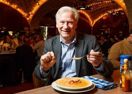 Can trung vat cung, tuong hat san hoa ra la thu choang vang