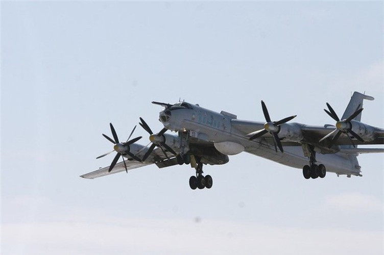 "Không quân Nga đã điều chiến đấu cơ lên bầu trời để chặn máy bay ném bom chiến lược và máy bay trinh sát của Mỹ", dịch vụ báo chí của bộ Quốc phòng Nga cho biết.