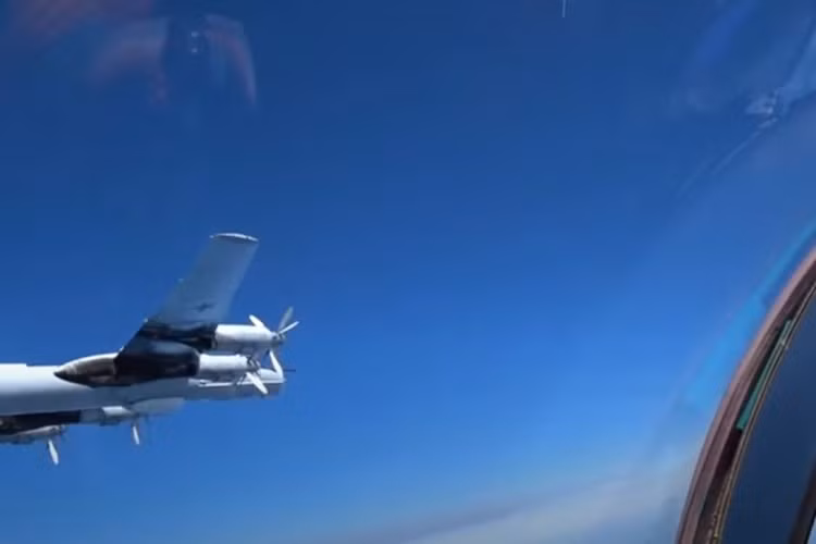 Một trong những lý do để gửi số lượng lớn máy bay chống ngầm có thể là nhằm minh chứng cho sức mạnh và quyết tâm của Nga trong việc thực hiện các cuộc tấn công chống lại hải quân Mỹ.