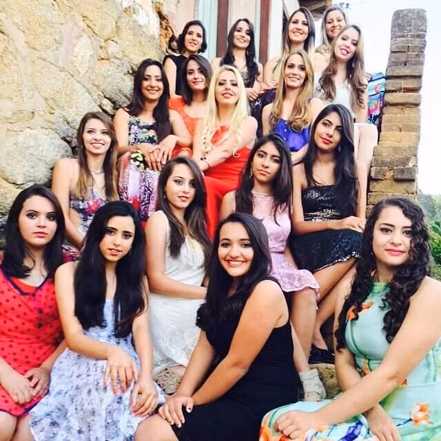 Có thể thấy đây là mảnh đất yên bình, hạnh phúc mà nhiều người mơ ước. Thế nhưng tình hình “âm thịnh dương suy” ở thị trấn khiến một số cô gái kêu gọi đàn ông độc thân nơi khác tới sống.