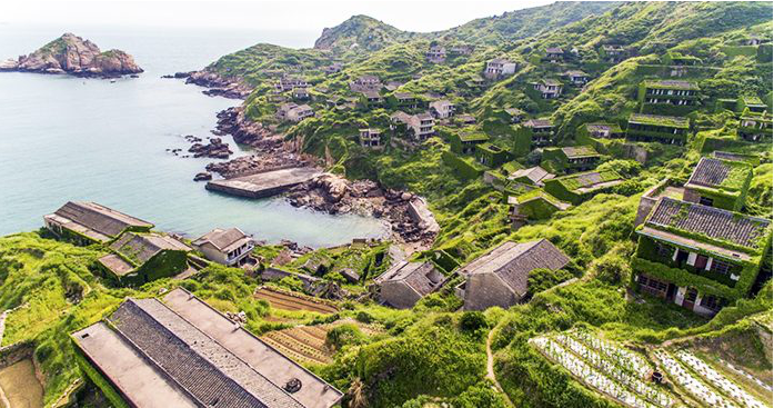 Vì vị trí xa xôi và khó tiếp cận, cư dân làng Hậu Đầu Loan bắt đầu chuyển đi vào những năm 1990. Năm 2002, sự suy giảm dân số khiến nơi đây phải sáp nhập vào một ngôi làng gần đó.