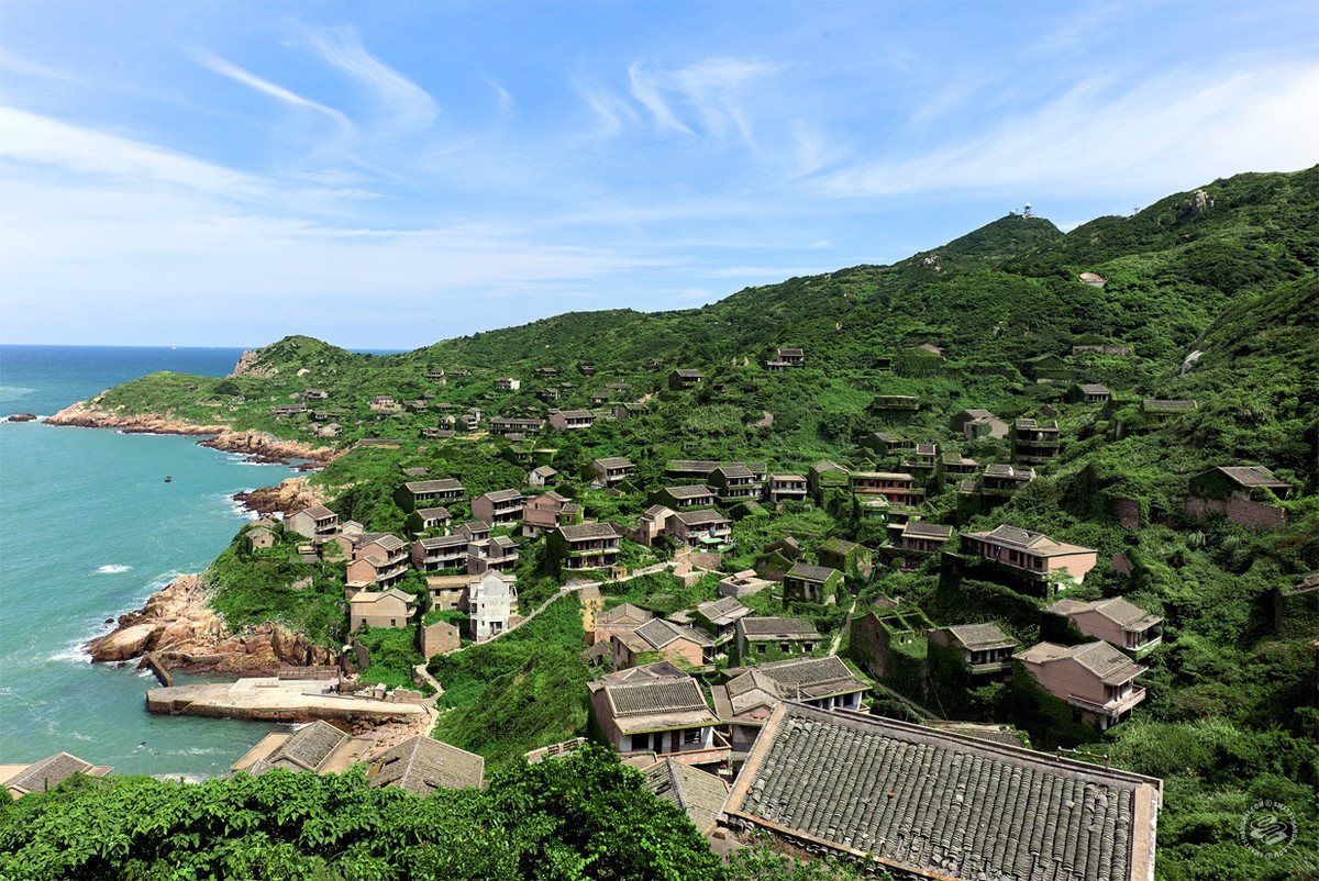 Được mệnh danh là ngôi làng ma nhưng Hậu Đầu Loan không hề đáng sợ. Ngôi làng xanh mướt nằm bên bờ biển lộng gió, vô cùng lãng mạn.