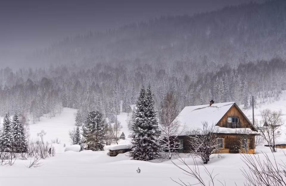 Ở nhiều khu vực của Siberia, băng trên mặt đất không bao giờ tan quá 30cm.