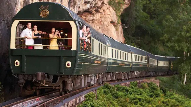 Tàu tốc hành Eastern &amp; Oriental, Đông Nam Á: Dự kiến trở lại hoạt động vào năm 2023, Eastern &amp; Oriental Express là chuyến tàu Belmond đưa hành khách qua trung tâm Đông Nam Á. Tàu đi từ Singapore đến Bangkok mà không phải chuyển tuyến tại biên giới Malaysia.