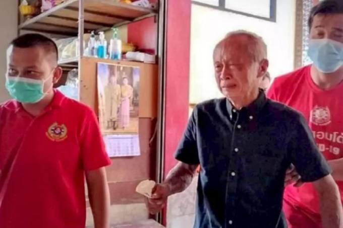 Cu ong song chung voi xac vo trong 21 nam