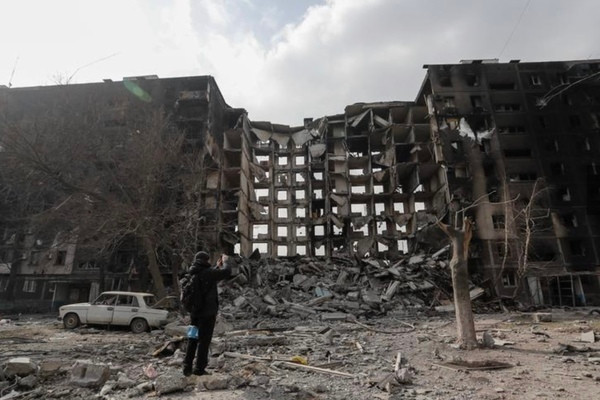 Nhoi long canh hoang tan o Mariupol, Ukraine sau 4 tuan hung bom dan-Hinh-2