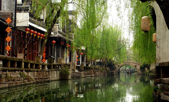 Cổ trấn Châu Trang bắt đầu xuất hiện trong các văn thư cổ Trung Quốc từ thời Xuân Thu. Bấy giờ, Châu Trang là ngôi làng có tên gọi Zhenfengli, thái ấp thuộc quyền sở hữu của Yao Cheng.