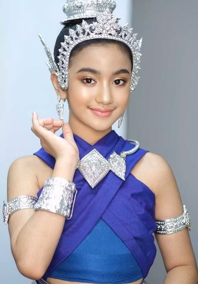 Nhan sac cuc pham cua tieu Cong chua Campuchia biet 5 thu tieng-Hinh-5