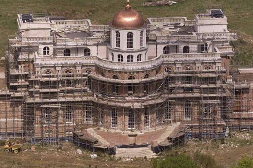 Biet thu bo hoang o Anh to lon hon ca Cung dien Buckingham