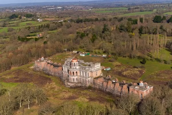 Biet thu bo hoang o Anh to lon hon ca Cung dien Buckingham-Hinh-2