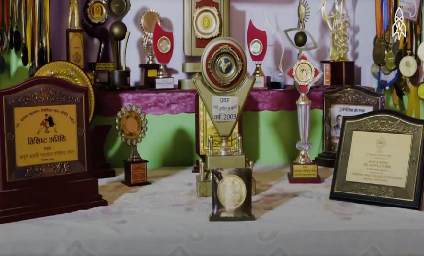 Được biết, Chandro Tomar đã giành được khoảng 100 đến 150 huy chương khi tham gia các cuộc thi thiện xạ. Đối với bà, đây là môn thể thao bảo vệ bản thân khi gặp nguy hiểm. Ảnh chụp màn hình.