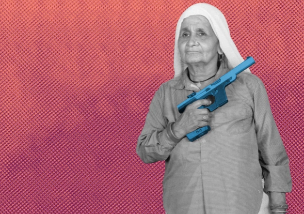 Những ngày sau, bà đợi mọi người, gồm bố và chồng ngủ say, rồi mới rời khỏi nhà và tập bắn súng trên cánh đồng. Bà đã giấu kín niềm đam mê này với gia đình vì sợ họ phản đối.