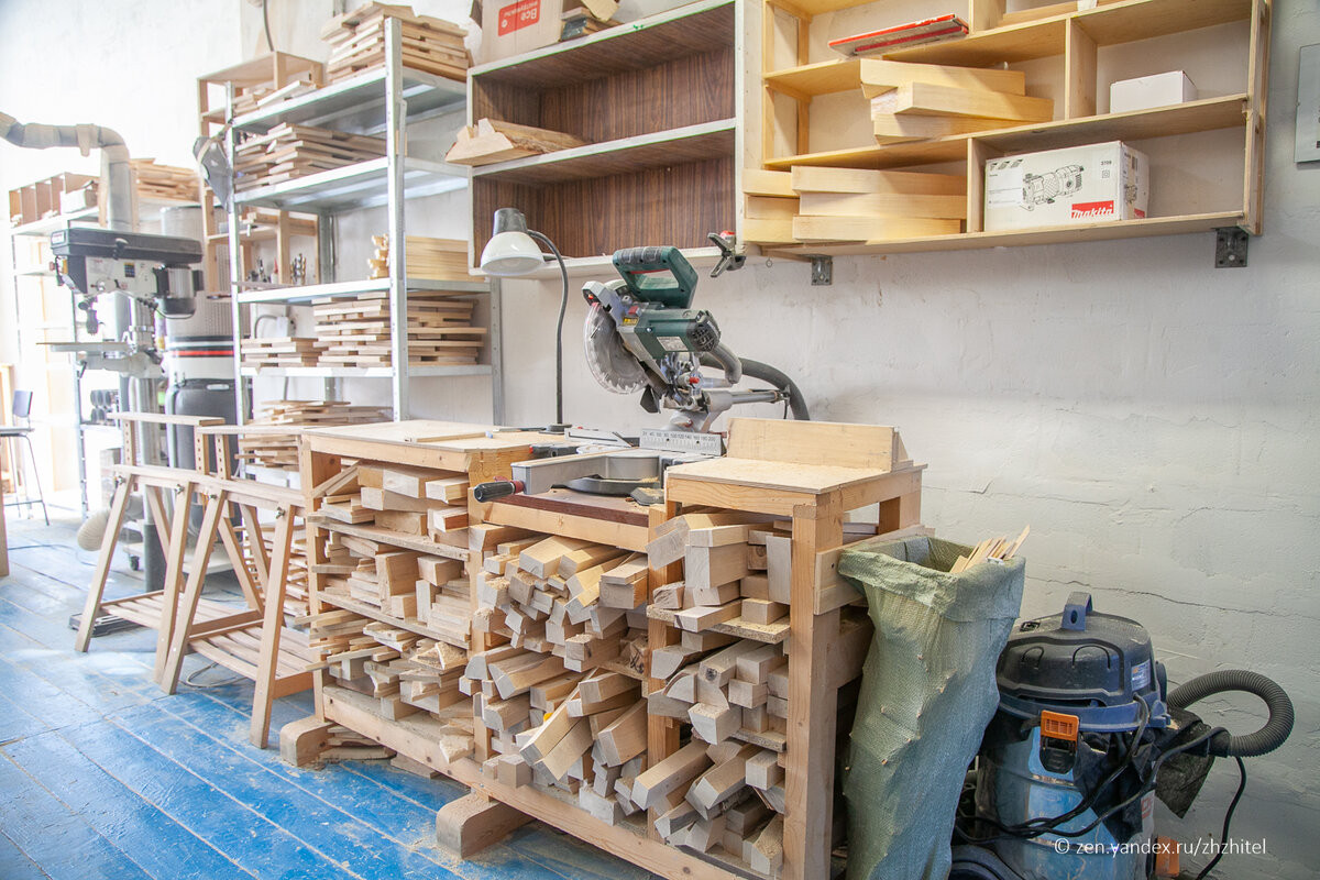 Nhà máy “Balalaiker” là nơi chuyên sản xuất đàn Balalaika.