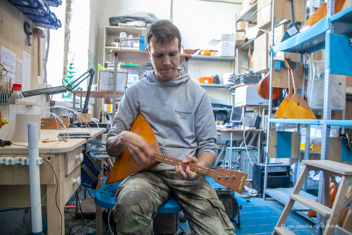 Tiếng đàn Balalaika du dương với những giai điệu ngọt ngào, đi sâu vào trong tâm hồn người dân Nga qua bao năm tháng. Ảnh: IT.