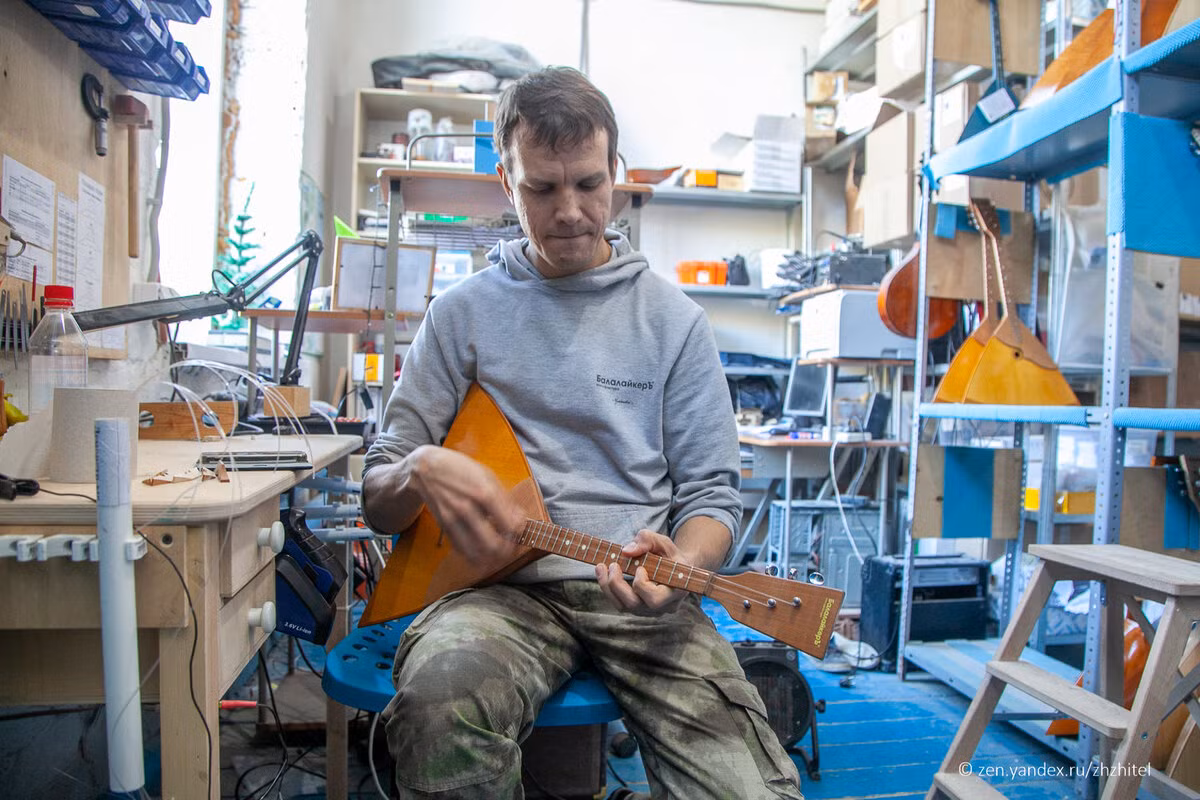 Tiếng đàn Balalaika du dương với những giai điệu ngọt ngào, đi sâu vào trong tâm hồn người dân Nga qua bao năm tháng. Ảnh: IT.