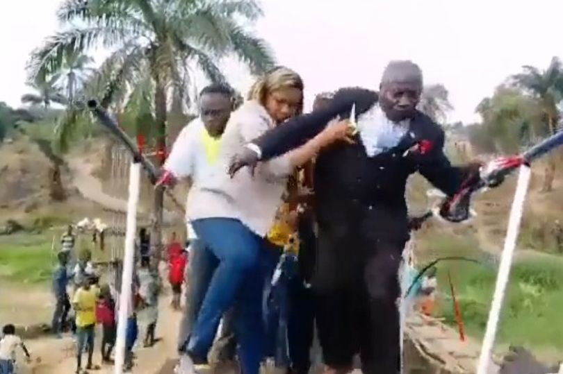 Bi hai cay cau sap ngay trong le cong bo khanh thanh