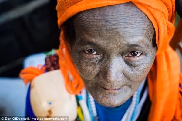 Bo toc ky la, phu nu xam hinh len mat...tranh bi bat coc-Hinh-9