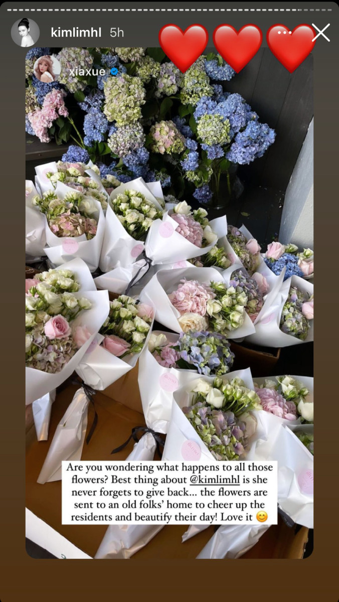 Trong khi đó, những bông hoa được gửi đến những người cao tuổi tại Lee Ah Mooi Old Age Home. Còn các thức ăn khô hoặc các hộp quà sẽ được quyên góp cho một số tổ chức từ thiện khác.