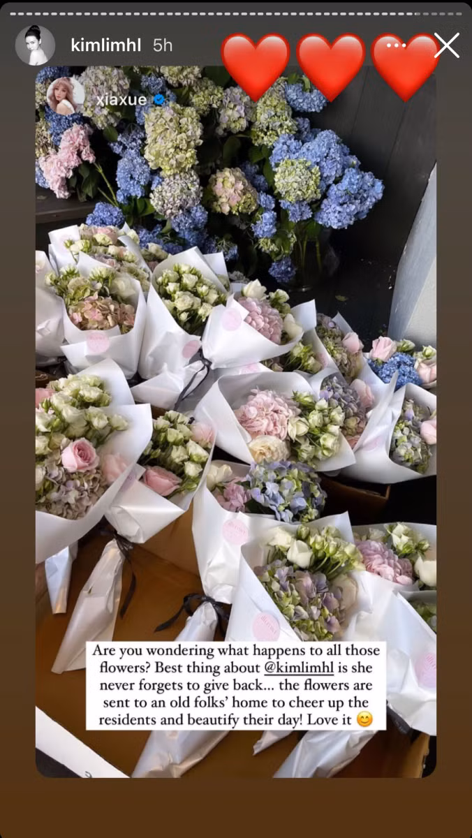 Trong khi đó, những bông hoa được gửi đến những người cao tuổi tại Lee Ah Mooi Old Age Home. Còn các thức ăn khô hoặc các hộp quà sẽ được quyên góp cho một số tổ chức từ thiện khác.