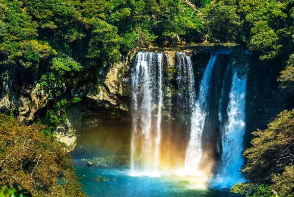 Dieu ban chua biet ve thac nuoc tuyet dep tren dao Jeju Han Quoc