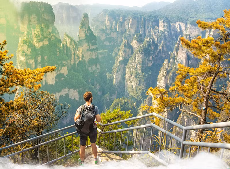 Đến Trương Gia Giới, du khách có cơ hội chiêm ngưỡng những kì quan thiên nhiên đồ sộ đến mức choáng ngợp.