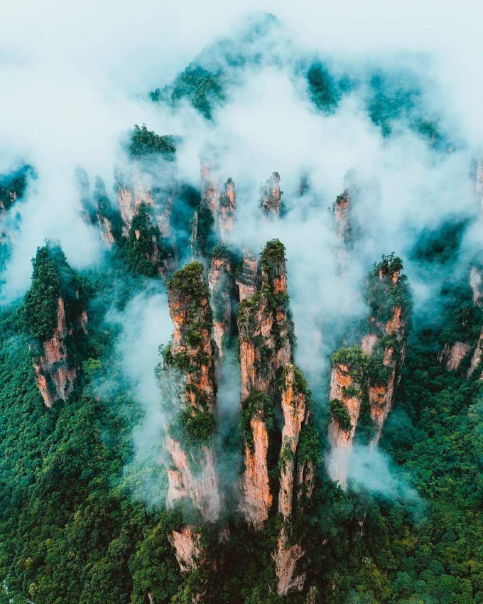 Bầu không khí vô cùng mát mẻ, trong lành ở nơi này rất thích hợp cho các hoạt động ngoài trời như đi bộ, leo núi...Ảnh: TH.